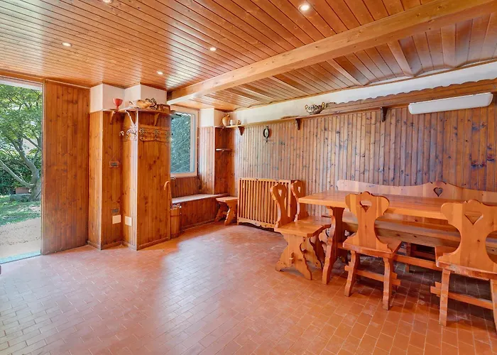 Villa Unique View In Park